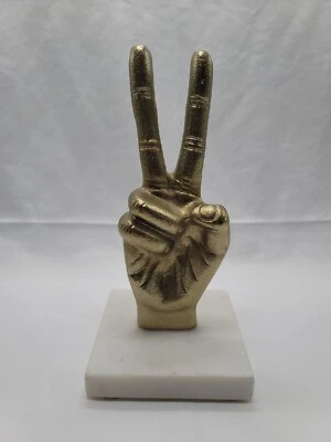 Signo de la Paz Símbolo de Mano Escultura Tono Dorado Metal Mano Sobre Piedra Base, 7.5" Alto Foto 1 de 4