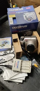 Camedia C-720 Ultra zoom digital camera + battery charger Olympus BU-300 - Bild 1 von 1