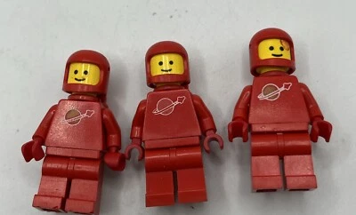 3 minifiguras rojas clásicas de astronauta del hombre espacial Lego de colección de los años 80 con tanque Foto 1 de 4