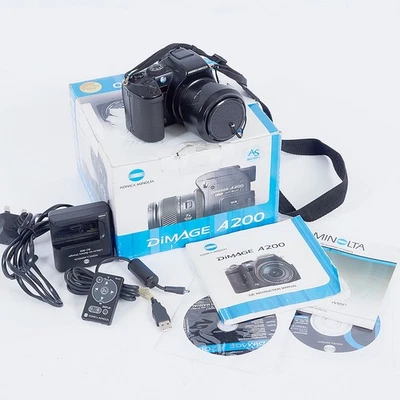 KONICA MINOLTA DIMAGE A200 8MB DIGITAL CAMERA + MANUAL, CASE & BOXED - TESTED - Image 1 of 4