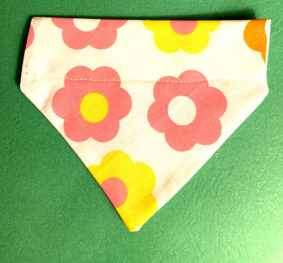 Bandana sobre cuello deslizable para mascotas perros gatos FLORES ROSAS XSMALL Foto 1 de 1