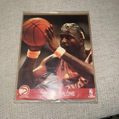 1990-91 NBA HOOPS ACTION PHOTO 8X10 Moses Malone - ORIGINAL FACTORY SEALED - Image 1 of 2