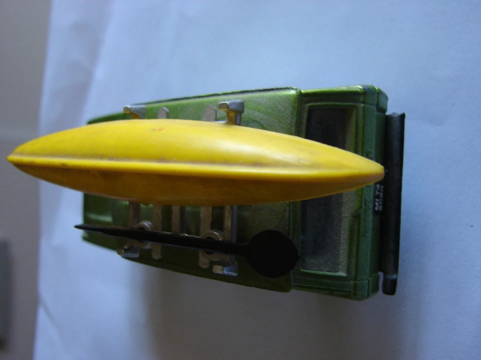 POLISTIL 5-77 RANGE ROVER CON CANOA SCALA 1:43 - Immagine 1 di 1