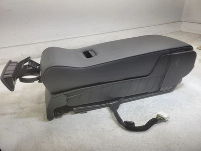 Hyundai Equus 2014-2016 asiento trasero reposabrazos central reposabrazos con controles Foto 1 de 4