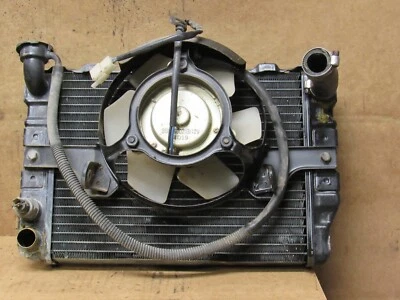 Honda VF700S 1984 sable radiador y ventilador 19010-MB0-702 Foto 1 de 4