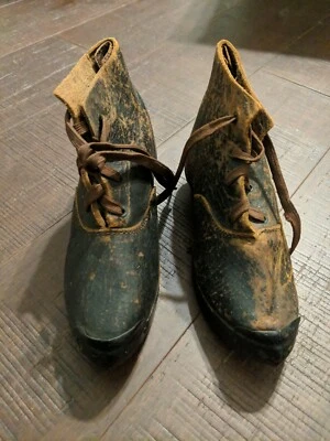 Zuecos antiguos victorianos de 1800 para niños LANCASHIRE zapatos de cuero de hierro de madera RARO Foto 1 de 4