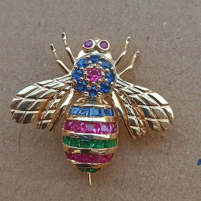 Broche prendedor de abeja rubí zafiro simulado corte redondo de 2,00 quilates enchapado en oro amarillo de 14 quilates Foto 1 de 4