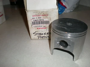 Nuevo NUEVO DE LOTE ANTIGUO Genuino Motor Kawasaki Piston OS 1.00 JH JT 900 Jet Ski 13027-3712 - Imagen 1 de 1