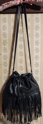 Bolso/cartera con flecos Forever 21 negro para mujer Foto 1 de 4