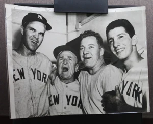 Vintage New York Yankees press photo Johnny Sain Casey Stengel Ed Lopat 1952 - Picture 1 of 2