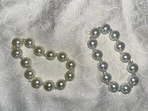 ^TWO PEARL???? like  BRACELETS     WHITE & creme    STRETCHY     NNT - Picture 1 of 3