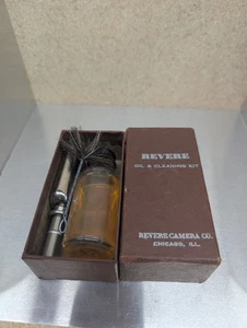 Kit de aceite y limpieza Revere Camera Co de colección - tarro de aceite, engrasador, caja de cepillos  - Imagen 1 de 4