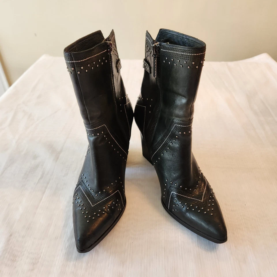 Botas Donald J Pliner para Mujer 6.5M Cuero Negro Tachonado Punta Punta Western Boho Foto 1 de 4
