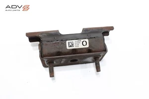 2015-20 CADILLAC ESCALADE 4WD AUTOMATIC TRANSMISSION MOUNT SUPPORT BRACKET OEM - Foto 1 di 5