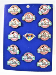 De colección Mickey Mouse 60 Años Con You Pin Pantalla 12 En Tarjeta Stock Antiguo - Imagen 1 de 2