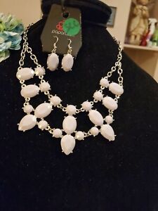 Paparazzi Jewelry set NAME YOUR PRICE ACCEPTING ALL REASONABLE OFFERS 