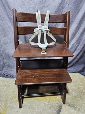 Silla alta Stokke Tripp Trapp acabado nogal Foto 1 de 4