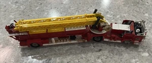 CORGI MAJOR AERIAL RESCUE FIRE TRUCK AMERICAN LAFRANCE, GT. BRITAIN, W/MEN - Picture 1 of 14