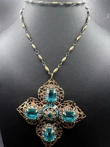 Collana con ciondolo spilla croce di Malta strass turchese vintage Liz Palacios  - Foto 1 di 10