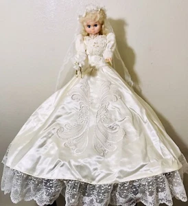 MUÑECA NOVIA VINTAGE 19” EN UN HERMOSO VESTIDO DE NOVIA CON VELO Y TREN LARGO - Imagen 1 de 12