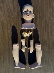 Vintage 1995 PCF Studios Porzellan Puppe Teile gruselige Augen Kopf Hände Füße - Bild 1 von 10