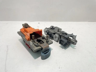Lionel Trains Postwar O Scale Model Train Parts Gang Car & Freight Truck Parts - Image 1 of 4