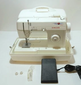 Máquina de coser Singer modelo 2517C con pedal 130V con estuche de transporte - Imagen 1 de 11