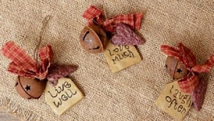 Primitive set of 3 with - Sign, Bell, Heart - TREE ORNAMENT BOWL ORNIE - Picture 1 of 3