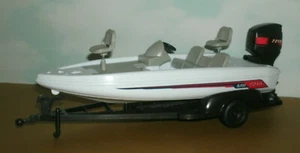 1/20 Scale Fishing Motor Boat with Trailer Plastic Toy Model Watercraft New-Ray - Picture 1 of 8
