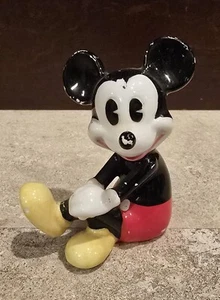 Figura de cerámica sentada de Mickey Mouse de colección de 3" Walt Disney Productions Japón - Imagen 1 de 6