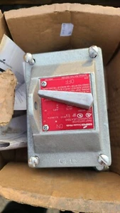 Interruptor a presión Eaton Crouse-Hinds serie EFD, 30A, monopolo, con interruptor EFD3591 - Imagen 1 de 2