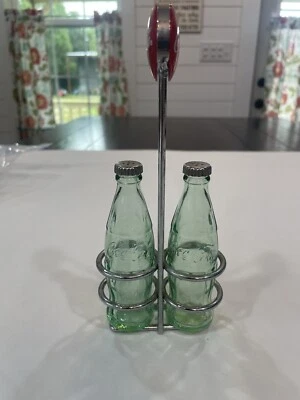 Shakers de sal e pimenta Coca Cola TableCraft 1 oz vidro colorido verde retrô - Imagem 1 de 4