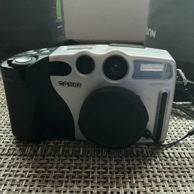 Casio QV-3000EX/LR 3.3 Mega Pixel Digital Camera Untested with carrying strap  - Image 1 of 4