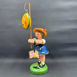 Estatuilla de madera pintada a mano Hubrig Volkskunst 8" niña con globo solar - alemana - Imagen 1 de 13