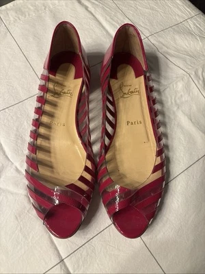 Sapato plano autêntico $695 CHRISTIAN LOUBOUTIN A6 PVC Specchio rosa dedo do pé aberto 39.5 8.5 - Imagem 1 de 4