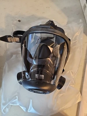 Survivair Opti-Fit Model  7690 Adjustable Gas Mask New - Image 1 of 4