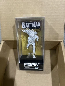 FiGPiN Exclusive Batman Classic Gold and White (830) Pin LE 500 - Picture 1 of 5