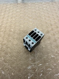 Contactor de arranque de motor Siemens 3RT1023-1A 40A 600V bobina 110/120 VCA (12929) - Imagen 1 de 5