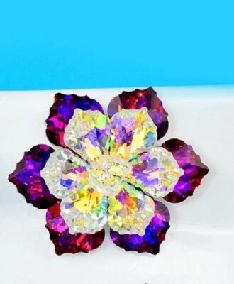 Broche brillante púrpura con estrás de cristal flor Foto 1 de 3