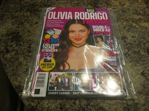 Olivia Rodrigo 2025 Ultimate Fan Pack Magazin POSTER & STICKER versiegelt - Bild 1 von 2