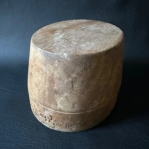 VINTAGE GODFREY MELBOURNE MILLINERY FLAT TOP WOODEN HAT BLOCK 21 1/2" W983 - Picture 1 of 9