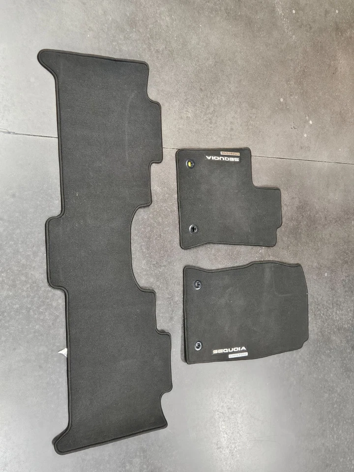 Alfombrillas Toyota Sequoia Capstone Edition 2023 delanteras y segunda fila OEM Foto 1 de 1