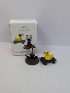 NUOVO HALLMARK 2019 SPAVENTOSO ORSACCHIOTTO E ANATRA NON MORTA EDIZIONE LIMITATA NIGHTMARE BURTON - Foto 1 di 4