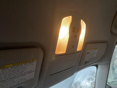 Consola central superior delantera usada se adapta a: Toyota Prius 2014 techo Prius enchufable VIN D Foto 1 de 4