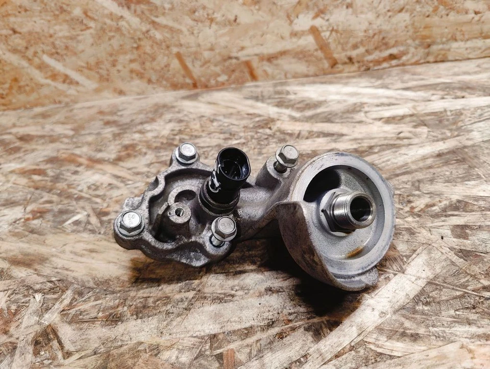 Cadillac XTS 2017 Petrol oil filter mounting bracket 12631607 VLM30066 - Image 1 of 4