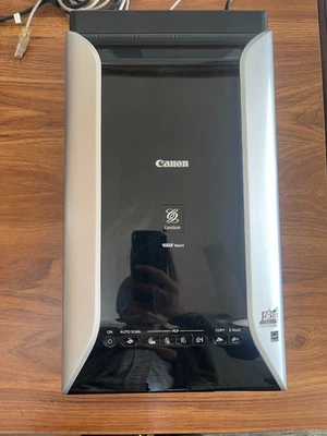 Canon CanoScan 9000F Mark II Film Scanner. Mint Cond. Comes with FILM GUIDES.  - Image 1 of 4