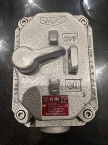 WILCO FS 320 Weatherproof Insulated Switch 3 Pole 20A 500Vac Class 1 - Picture 1 of 2
