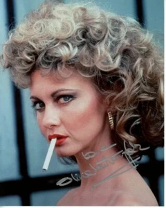 OLIVIA NEWTON-JOHN Firmada 8x10 GRASA ARENA FUMAR con Holograma Certificado de Autenticidad - Imagen 1 de 2