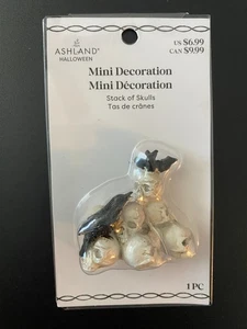 ASHLAND HALLOWEEN MINIATURE PILA DI TESCHI ~ NUOVO IN CONFEZIONE 2025 CORVO PIPISTRELLO - Foto 1 di 4