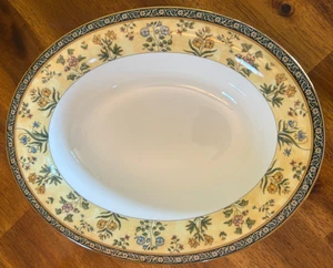 Bol de service à légumes ovale 9 3/4" Wedgwood India Bone China 1996 bordure or 22 carats - Photo 1/7
